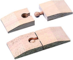 Bino paso elevado de madera para tren de vía de madera