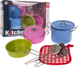 Ollas y utensilios de cocina metálicos de colores