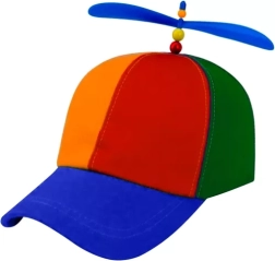 Gorra colorida con visera y hélice