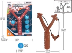Tirachinas con cinco pelotas