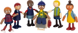 Figuras de madera familia con silla de ruedas