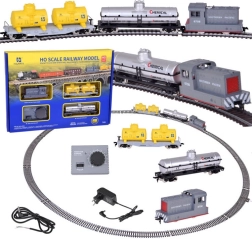 Ferrocarril eléctrico con unidad de control – tren de mercancías con vagones cisterna H0