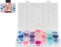 Cuentas de plástico de colores con cordón en caja