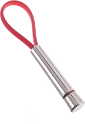 Llavero metálico con cordón rojo de 10 cm