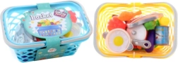 Cesta con vajilla y alimentos para niños