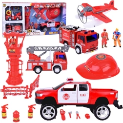 Gran set de vehículos de bomberos con casco