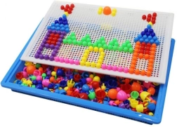 Mosaico de colores con 296 clavijas