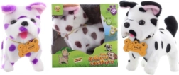 Perrito de peluche que camina a pilas