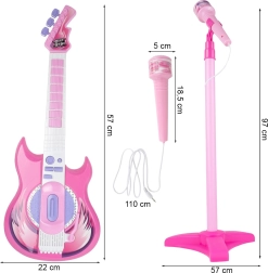Guitarra infantil con micrófono en trípode