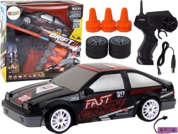 Coche RC deportivo 1:24 negro con ruedas intercambiables