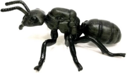 Figura de hormiga negra brillante