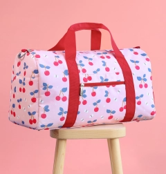 A Little Lovely Company - bolsa de viaje infantil con motivo de cerezas