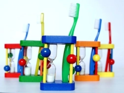Soporte para cepillo de dientes con reloj de arena HESS