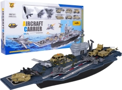 Portaaviones militar con accesorios