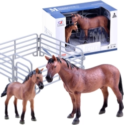 Set de figuras de caballo y potro con cercado – Marrón – recinto con puerta