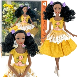 Woopie Royal muñeca Emi de 32 cm con un conjunto a la moda y un precioso cabello negro