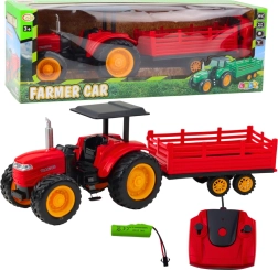 Tractor agrícola teledirigido con remolque rojo