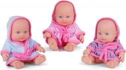 Adorable bebé con albornoz de colores