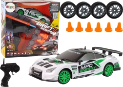 Coche RC de drift 1:24 con ruedas intercambiables y velocidad de hasta 15 km/h