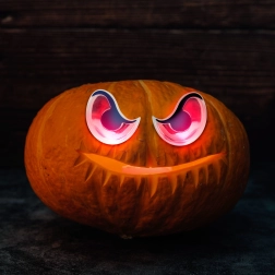 Ojos terroríficos de Halloween con iluminación LED roja a pilas