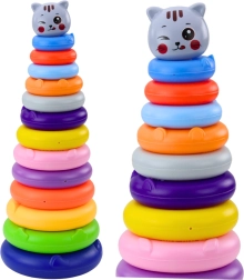 Torre de aros de colores con gato