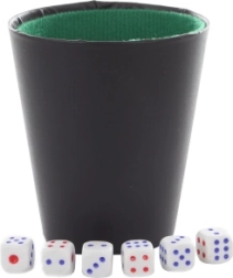 Dados de juego con vaso