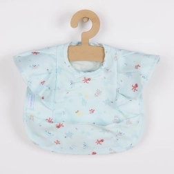 Babero infantil de lujo con volantes New Baby 35 × 27 cm