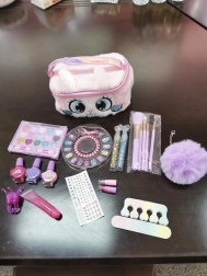 Mega set de pequeña estilista en bolso de peluche con gatito