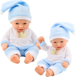 Muñeca bebé con pijama azul y gorrito con pompón