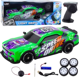 Coche deportivo RC con carrocería iluminada y drift – verde