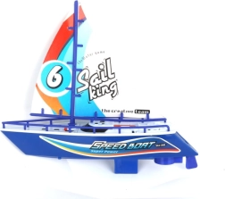 Velero infantil a pilas para el agua