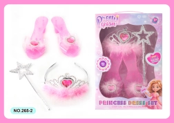 Set de accesorios para una pequeña princesa: zapatos, tiara y varita mágica