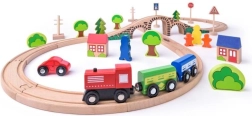 Vía de tren de madera en forma de ocho con puente