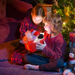 Proyector de estrellas astronauta con mando a distancia – luz nocturna para habitación infantil