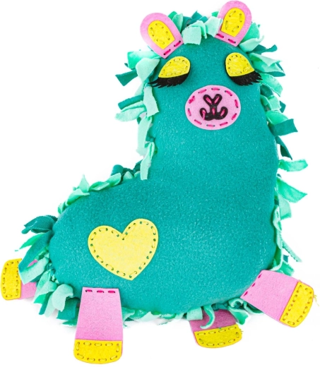 Llama de peluche terminada como cojín