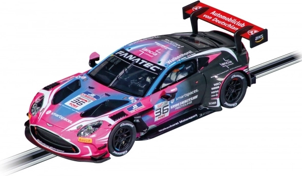 Coche de carreras Carrera Evolution Aston Martin Vantage a escala 1:32