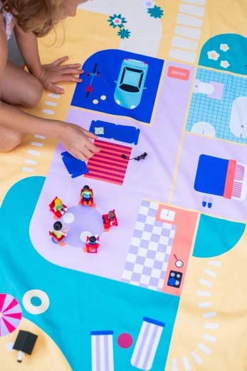Quut toalla infantil 2 en 1 casita de muñecas, talla L 180 × 100 cm