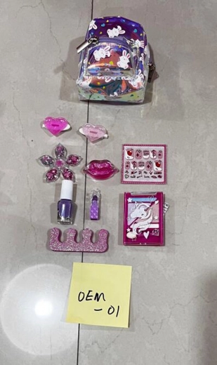 Set de estilismo infantil con mochila cosmética