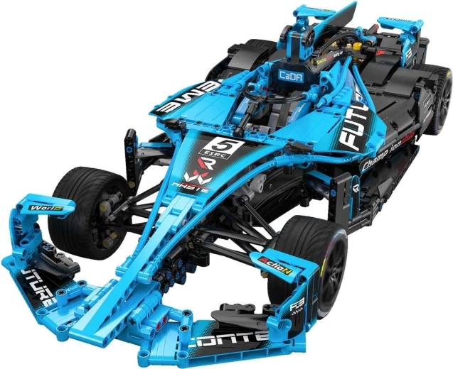 Detalles realistas del coche de carreras a escala 1:8