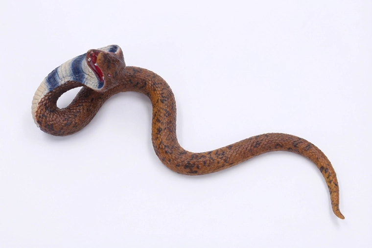 Cobra de goma blanda de 48 cm