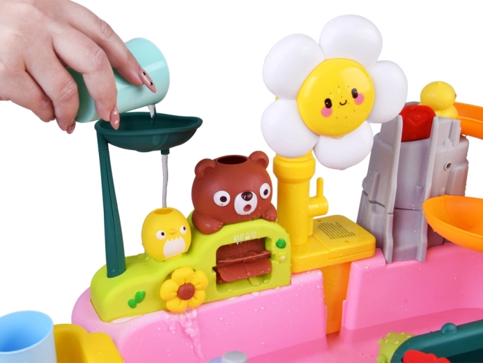 Tobogán, cascadas y ruedas giratorias