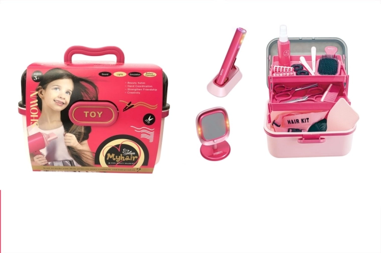 Estudio de peluquería infantil con plancha y espejo