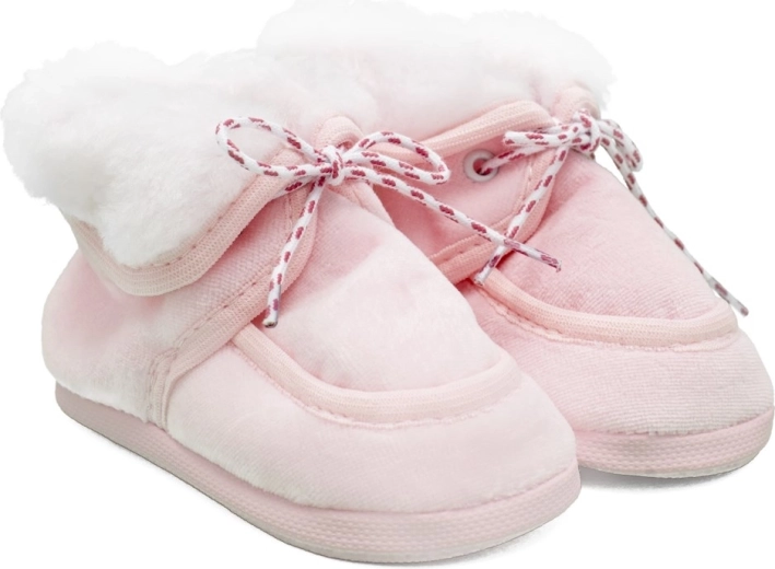 Ligeros y suaves, delicados con los pies del bebé