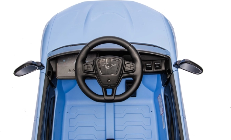 Controles en el volante e interior