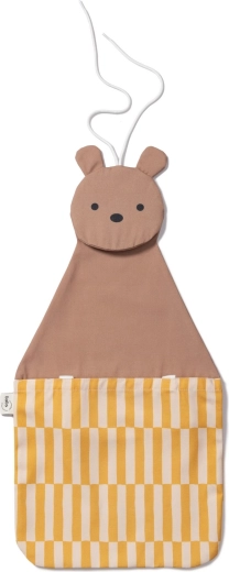 Osito juguetón para la habitación infantil