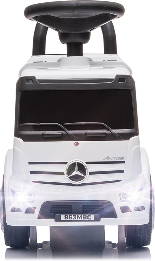 Diseño con licencia Mercedes-Benz y detalles realistas