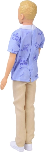Outfit con estilo con camisa y pantalones claros