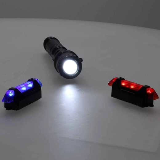 Luces y linterna para jugar de día y al anochecer