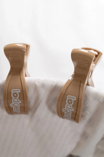 Clips compactos en elegante beige