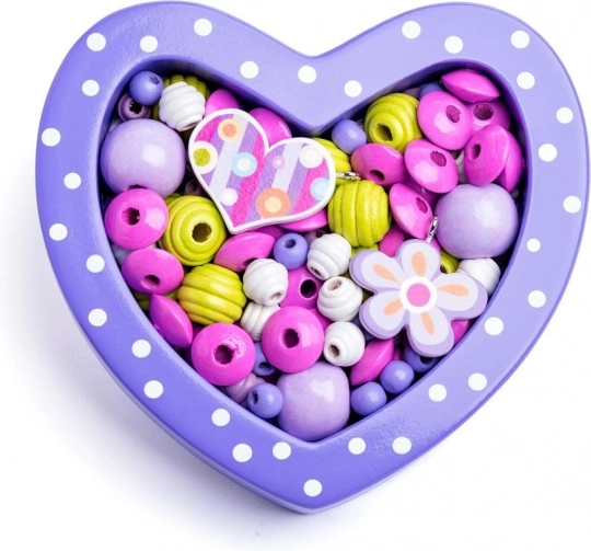Pequeñas cuentas moradas en forma de corazón